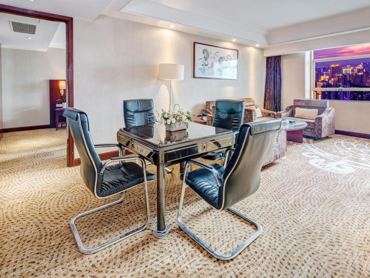 Days Hotel & Suites China Town---Five Minutes To Reach Changsha Station, The Metro Line 2 & Line 6 Are Nearby,Free Gym & Laundromat,Chinese And Western Buffet Breakfast Is Offered On The 31St Floor Exterior photo