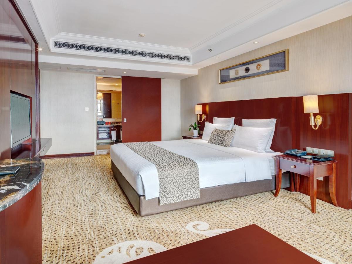 Days Hotel & Suites China Town---Five Minutes To Reach Changsha Station, The Metro Line 2 & Line 6 Are Nearby,Free Gym & Laundromat,Chinese And Western Buffet Breakfast Is Offered On The 31St Floor Exterior photo