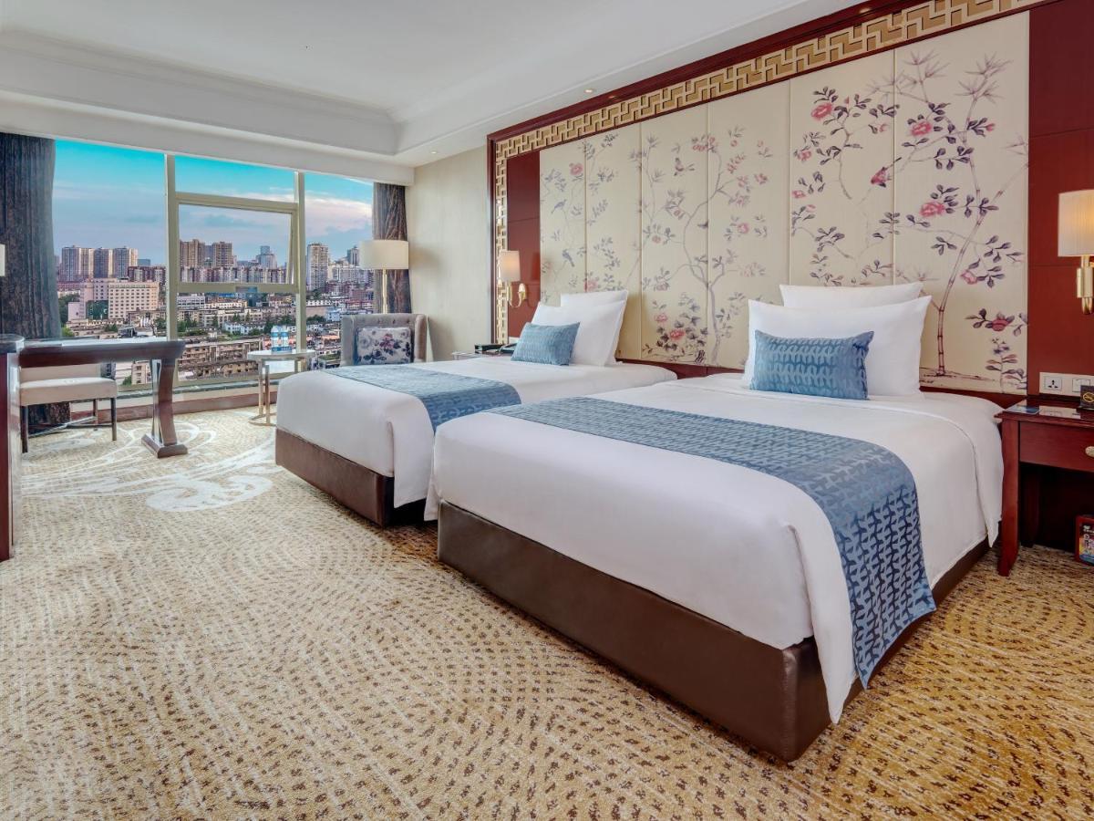 Days Hotel & Suites China Town---Five Minutes To Reach Changsha Station, The Metro Line 2 & Line 6 Are Nearby,Free Gym & Laundromat,Chinese And Western Buffet Breakfast Is Offered On The 31St Floor Exterior photo