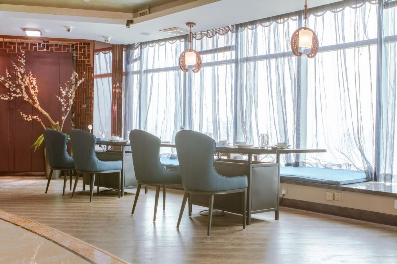 Days Hotel & Suites China Town---Five Minutes To Reach Changsha Station, The Metro Line 2 & Line 6 Are Nearby,Free Gym & Laundromat,Chinese And Western Buffet Breakfast Is Offered On The 31St Floor Exterior photo
