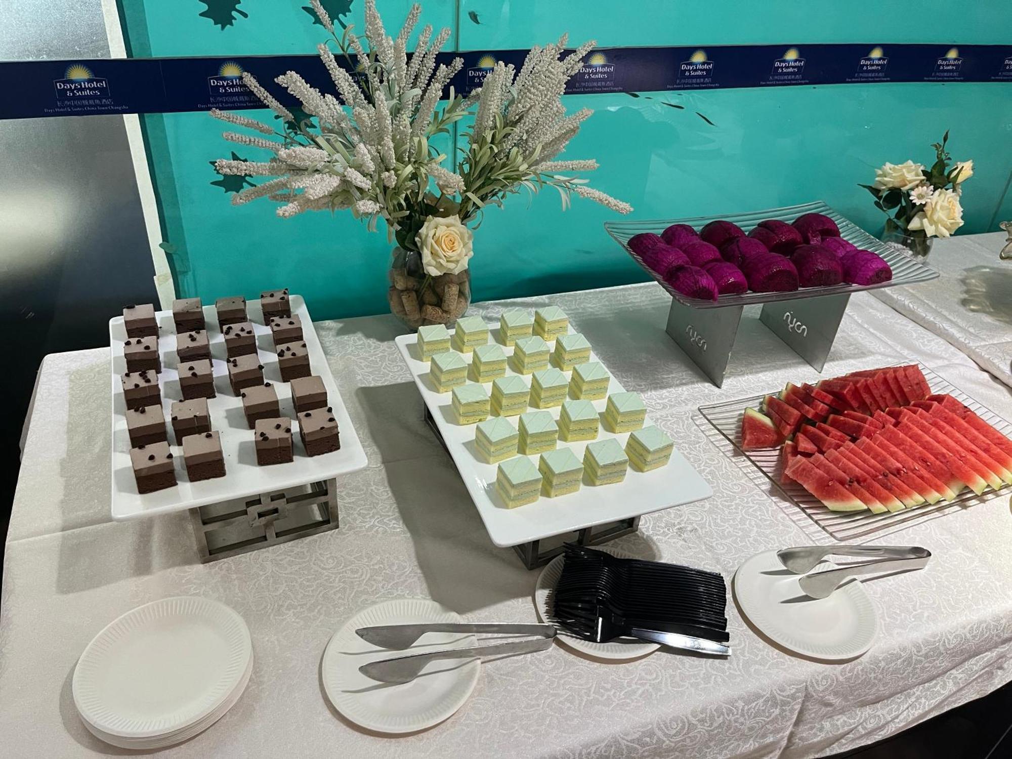 Days Hotel & Suites China Town---Five Minutes To Reach Changsha Station, The Metro Line 2 & Line 6 Are Nearby,Free Gym & Laundromat,Chinese And Western Buffet Breakfast Is Offered On The 31St Floor Exterior photo
