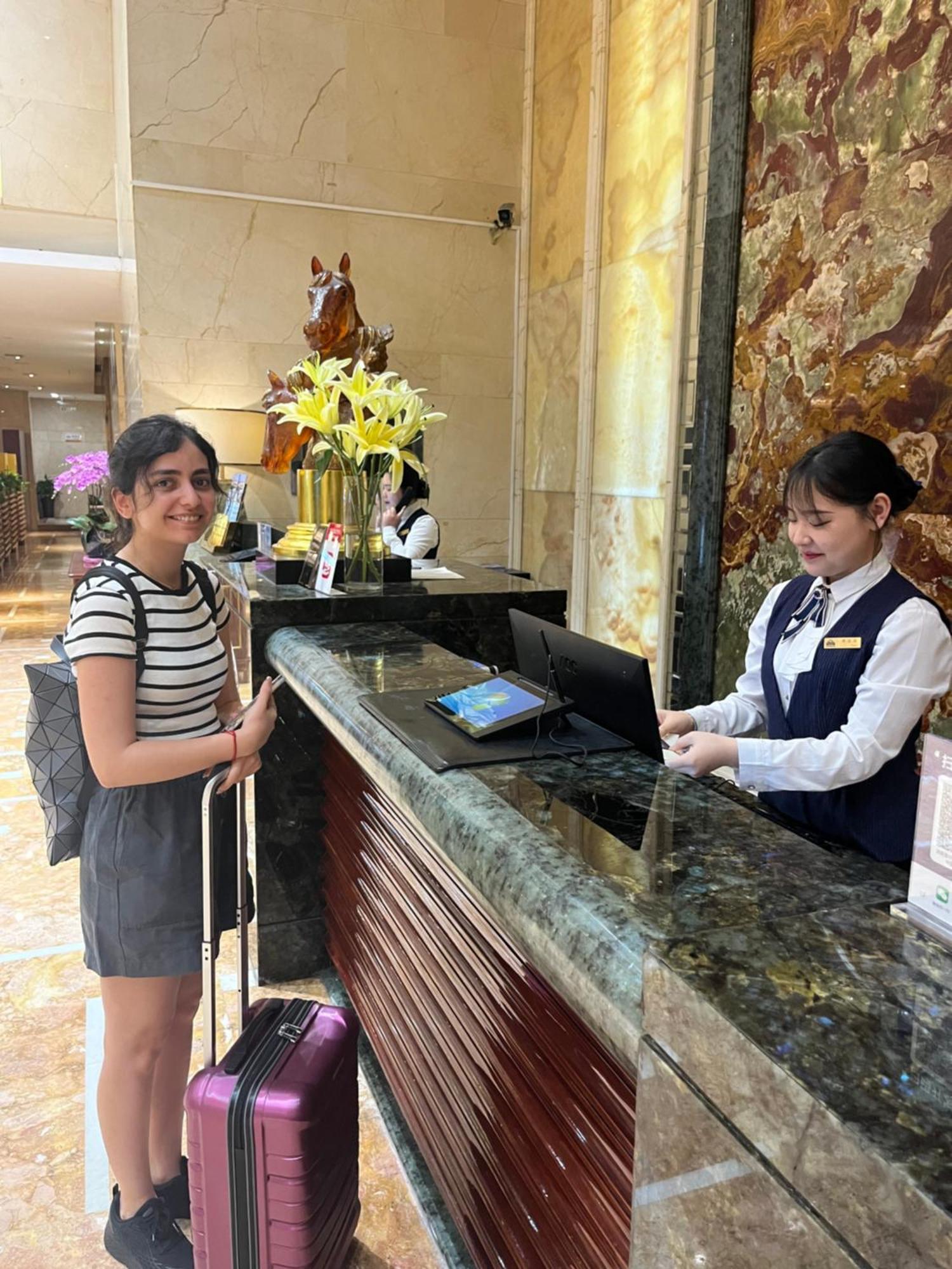 Days Hotel & Suites China Town---Five Minutes To Reach Changsha Station, The Metro Line 2 & Line 6 Are Nearby,Free Gym & Laundromat,Chinese And Western Buffet Breakfast Is Offered On The 31St Floor Exterior photo